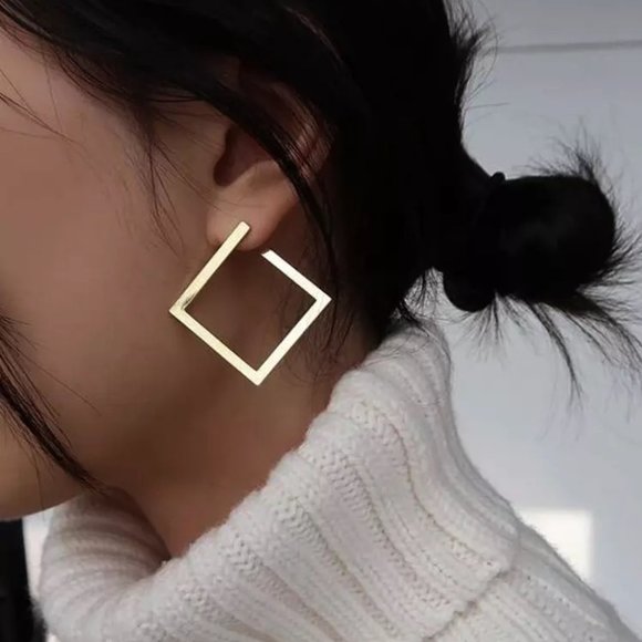 Jewelry - 🎉 New Gold Asymmetrical Square Earrings